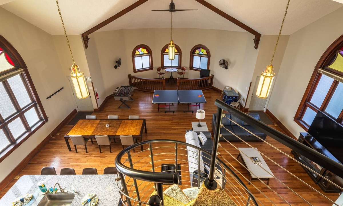 Amanda House | Dragonfly Inn (Only 40 min to Hocking Hills area)