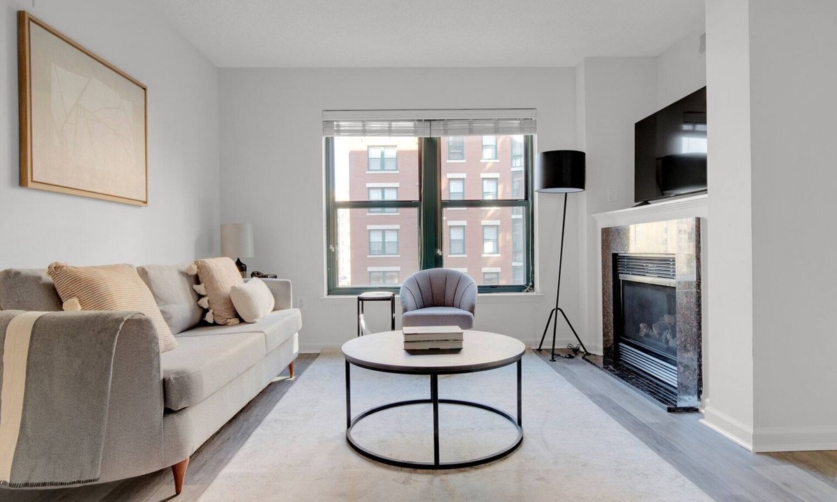 Logan Circle Apartment | Dreamy Logan Circle 2BR w/Gym, W/D & Pool, walk to bars by Blueground