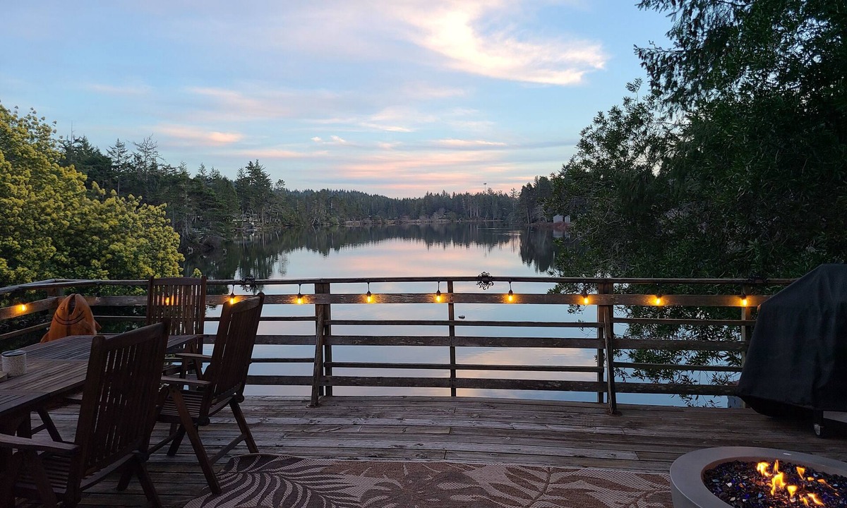 North Bend House | DUNEHAVEN AFRAME CABIN LAKEFRONT DUNE ACCESS RETREAT