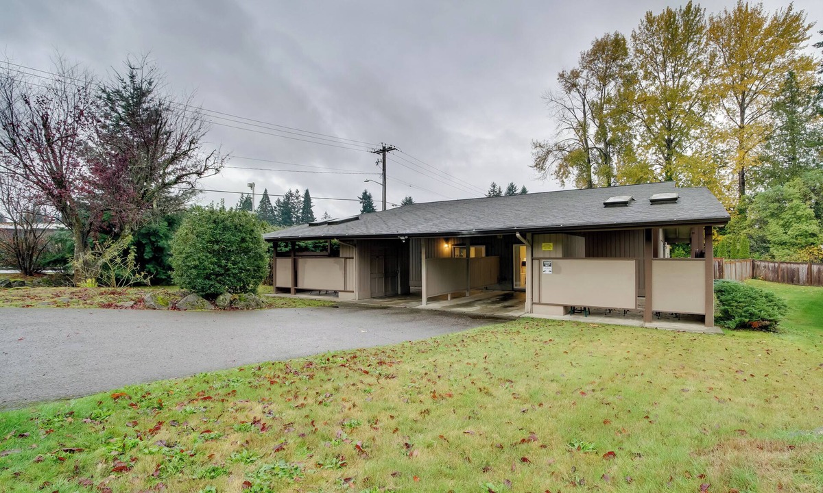 Lake Hills House | Duplex Group Getaway 3 Mi to Dtwn Bellevue!