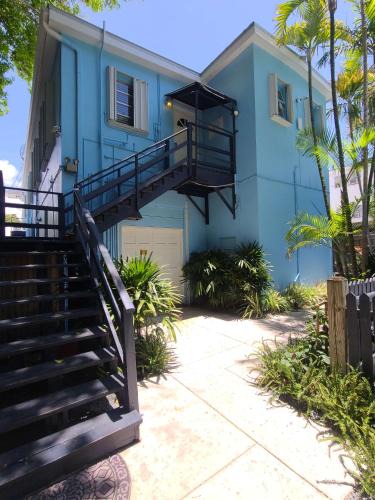 Downtown House | Duval Street Suite overlooking Duval with parking and pool