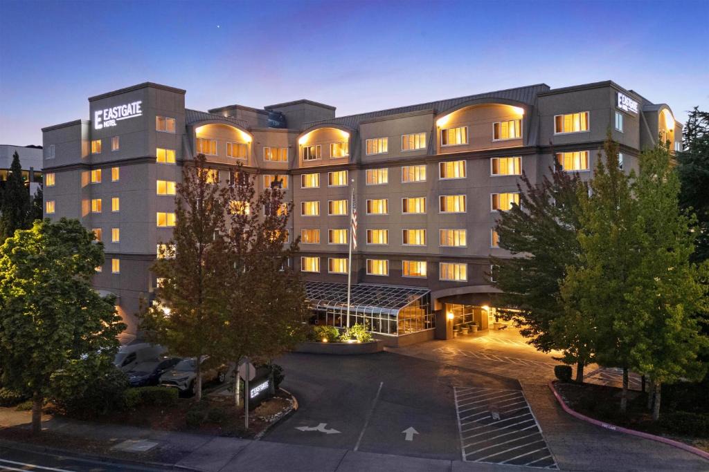 Lake Hills Hotel | Eastgate Hotel - BW Signature Collection
