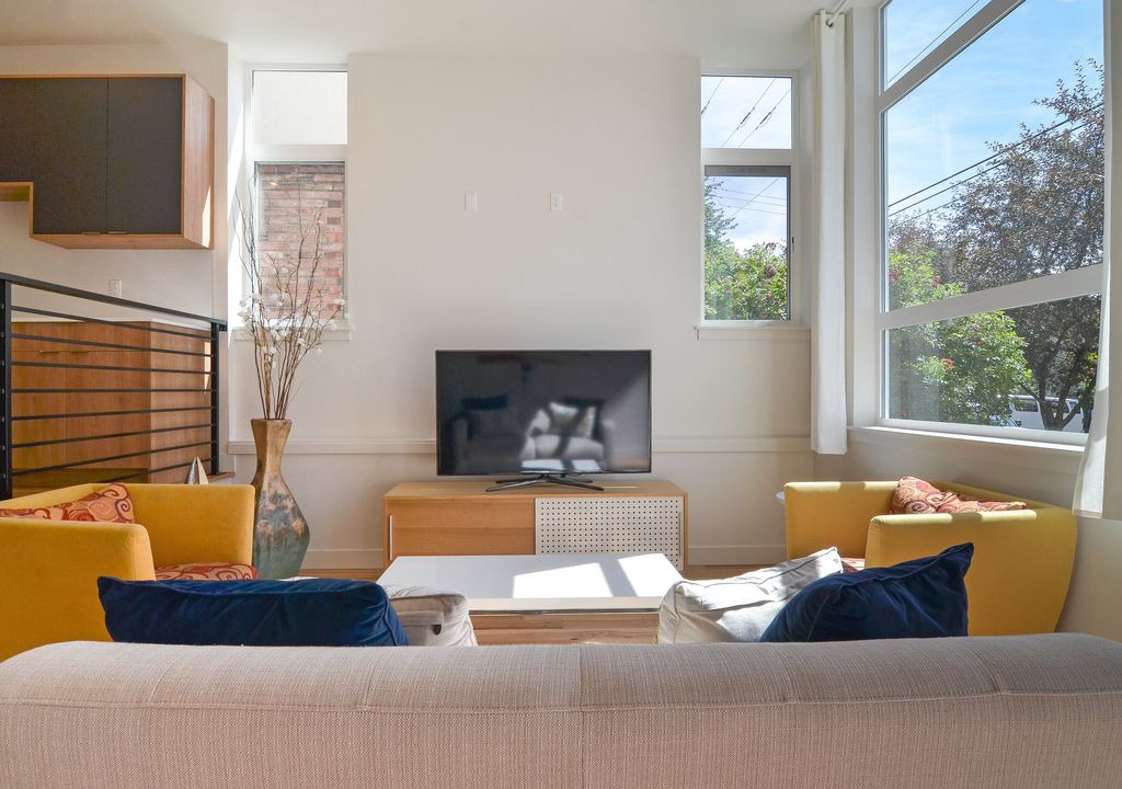 Eastlake House | Eastlake Modern Townhome - Space Needle / Downtown / Lake Union View + Parking