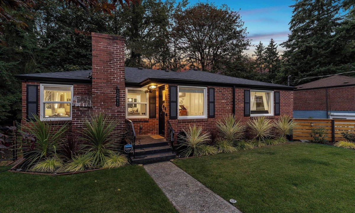 Victory Heights House | Easy MAJOR INTERNATIONAL SPORTING EVENT Access — 17 min to Fan Zone, 24 min to Stadium + 5BR Family Retreat @ Private Creek Fast