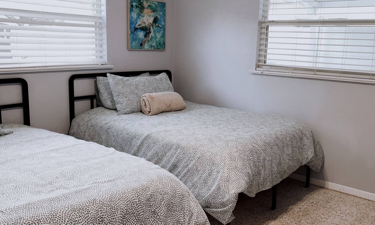 Alta Vista House | Eclectic Sea Turtle 2bedroom, 2bath close to Pinecraft! Low Cleaning fees!