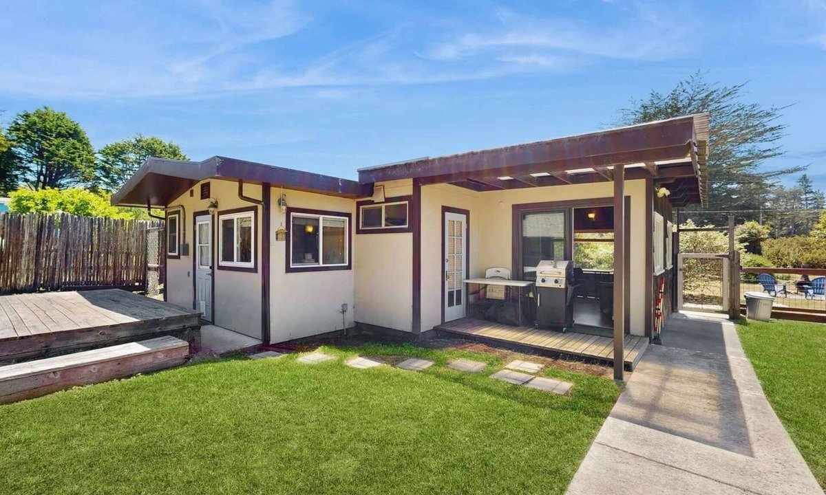 Cleone House | Eco-Conscious Home with Spacious Yard & EV Charger