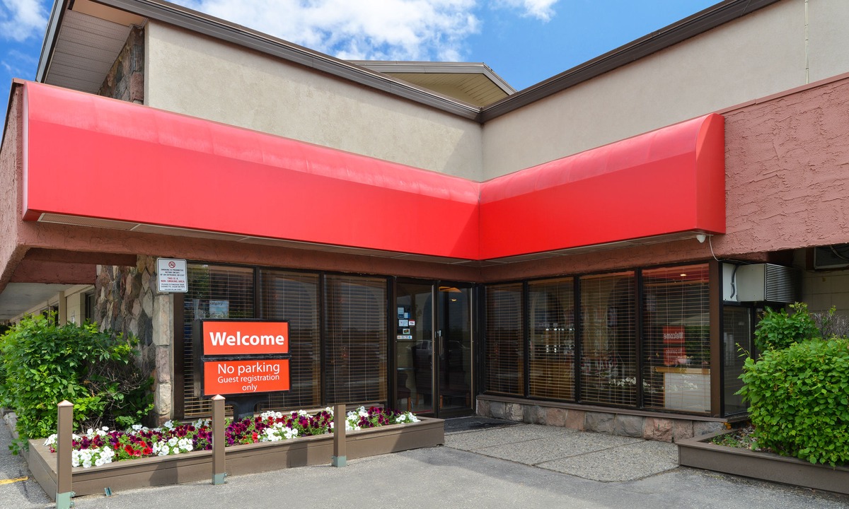 Banff Trail Hotel | Econo Lodge Motel Village