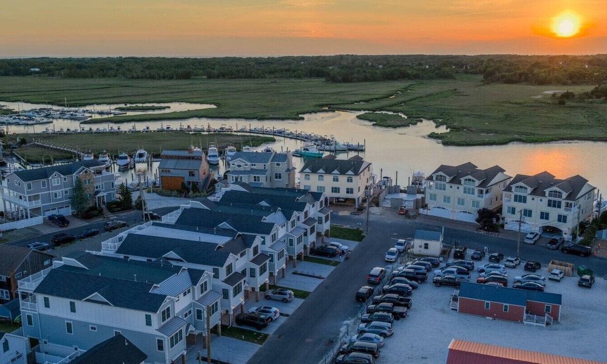 Cape May Villa | Eights On The Landing