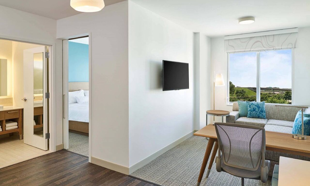 Coliseum Central Hotel | Element by Marriott Hampton Peninsula Town Center