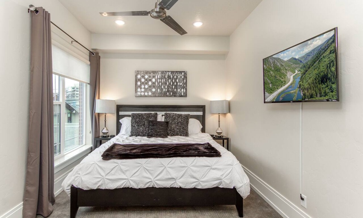 Timp Apartment | ★ Elite 1 Bedroom Suite ★ 400+Wi-Fi★King Bed★ BYU★