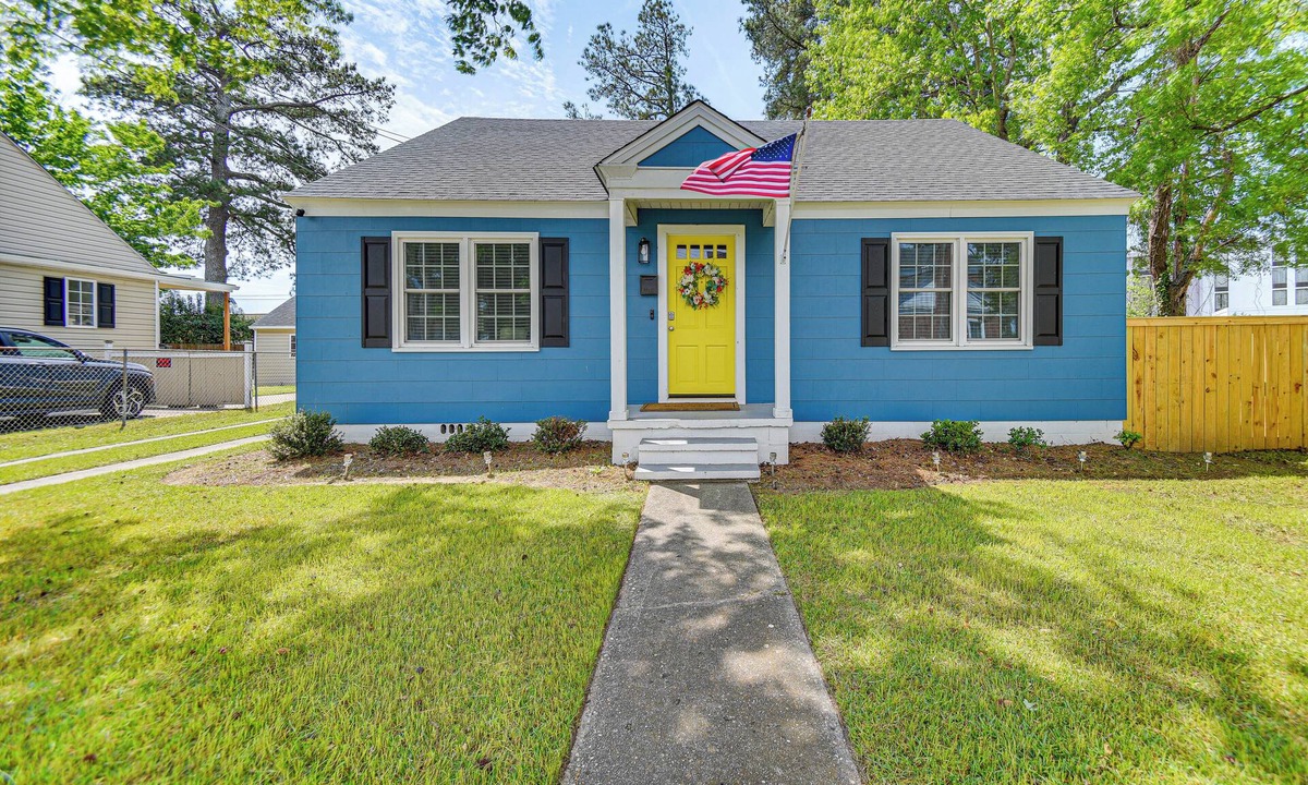 Elizabeth City Cottage | Elizabeth City Abode w/Fenced Yard, Near Downtown