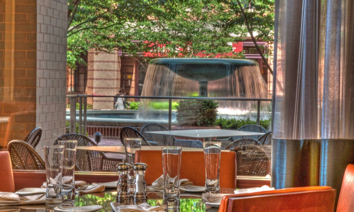 Old Town Alexandria Hotel | Embassy Suites by Hilton Alexandria Old Town