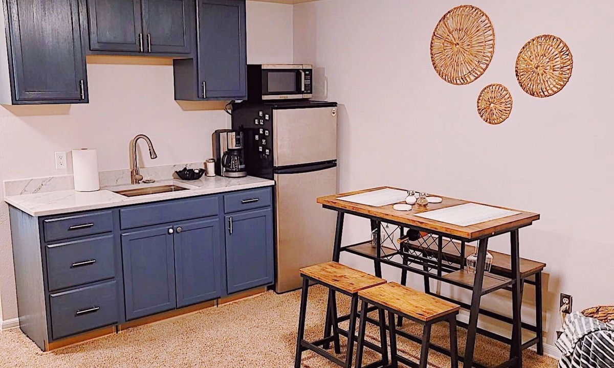 Atlantic House | Emerald City Retreat: Cozy 2BRM Apartment with Backyard & Patio