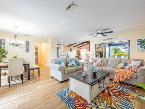 Englewood South Villa | Englewood, Manasota Keys - 2 Bedroom Luxury Villa, Pool, Game room, 6 min to Beaches next to Canal