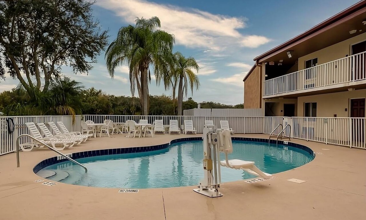 Ellenton Hotel | Enjoy a Hassle-Free and Suiting Stay! Near Manatee County Agricultural Museum