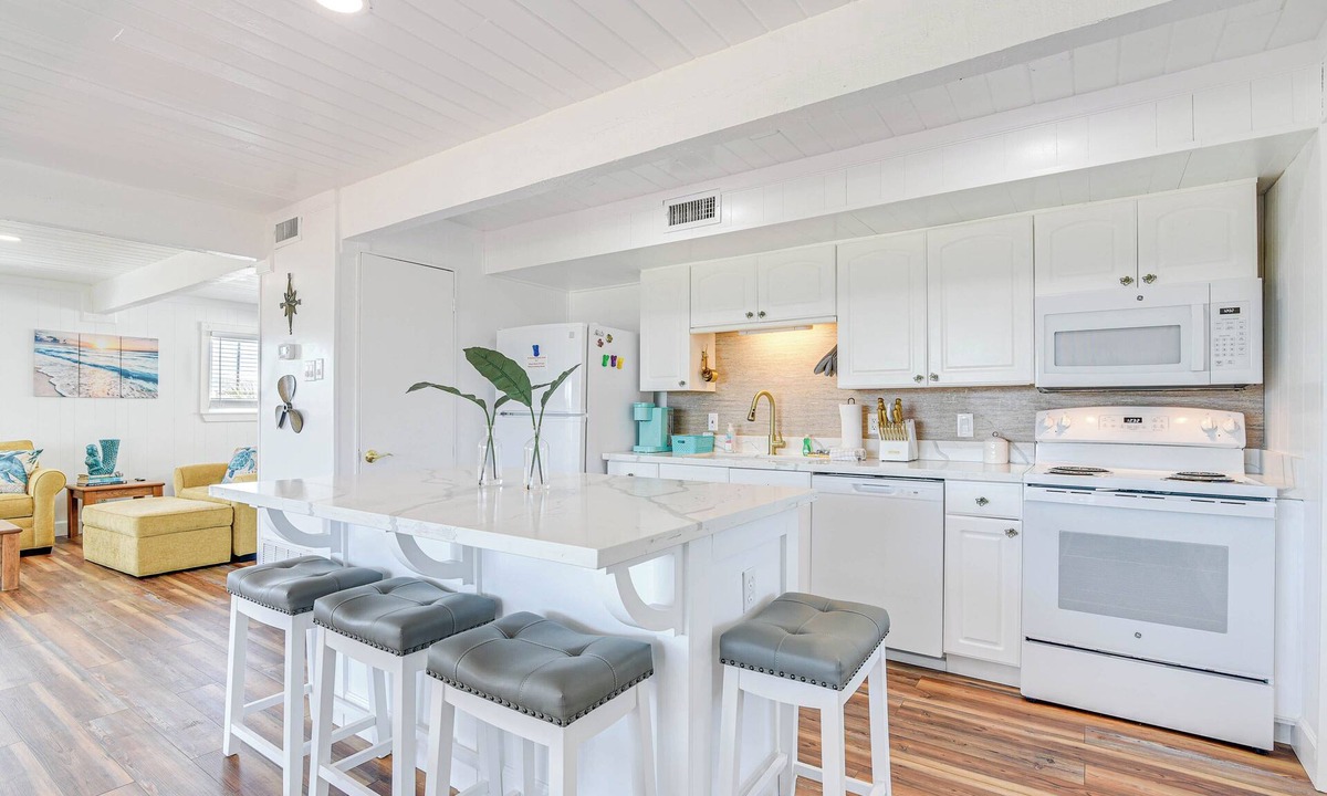 Galveston Cottage | Enjoy the View, Walk to Beach! Galveston Hideaway