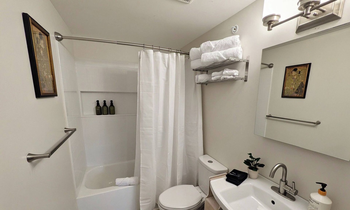 Urbana Other | Enjoyable and updated farmhouse in the heart of Frederick County