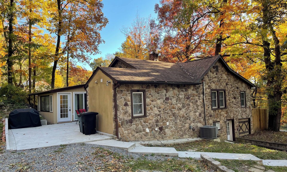 Smithsburg Cottage | Entire Mountain Cottage Near Scenic Hiking Trails, Your Getaway Retreat!