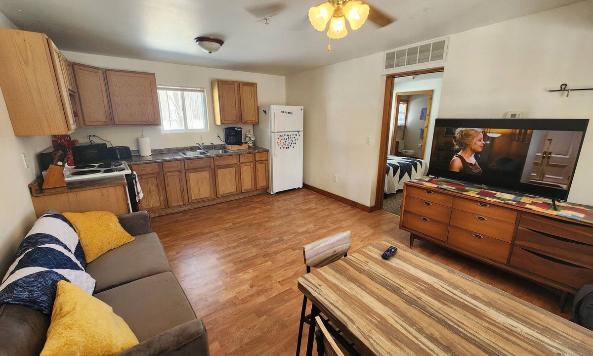 Houghton Apartment | EV Ready Keweenaw 1BR Near MTU – Great Basecamp for Exploring & Hiking