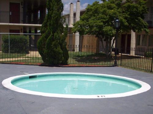 Dothan Hotel | Executive Inn & Suites