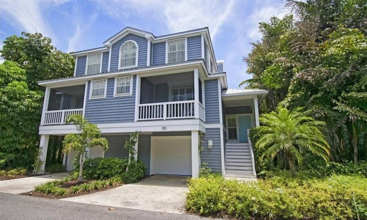 Downtown Boca Grande Historic District House | Experience luxury at B-505 Buttonwood, a spacious 4-bedroom, 3-bathroom home in Boca Bay