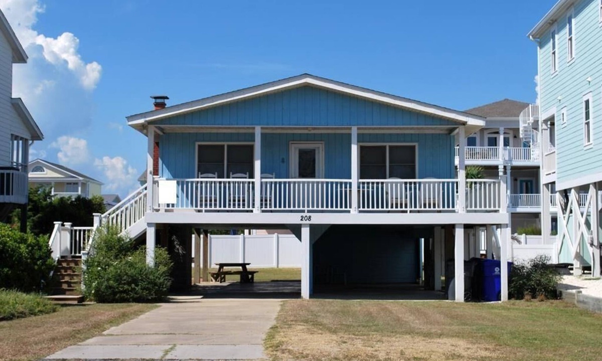 Holden Beach Cottage | Experience oceanfront bliss at The Lee Cottage in Holden Beach, NC, perfect for 6 guests.