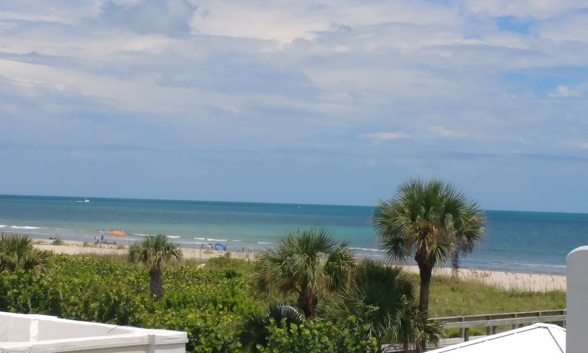 Cape Caneveral Beach Gardens Villa | Experience the Magic of Space Exploration: Exclusive 2 bdrm 2 bath Penthouse Retreat