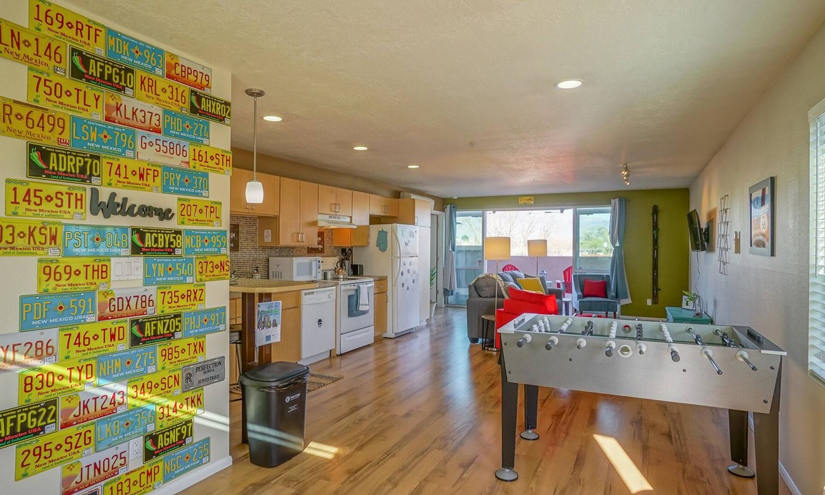 University Heights Apartment | Explore NM! 2bd/2ba, walk to UNM, King bed, Balcony