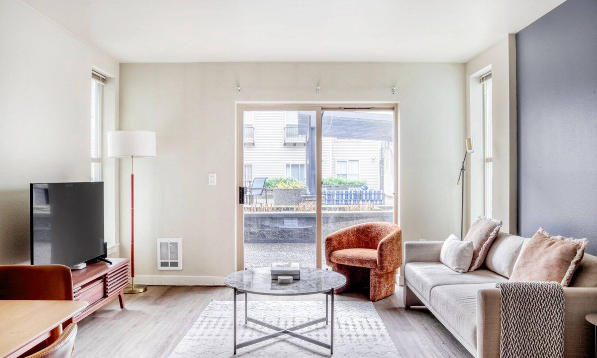Yesler Terrace Apartment | Exquisite First Hill 2BR w/Gym, BBQ, Club & Rooftop, by Blueground