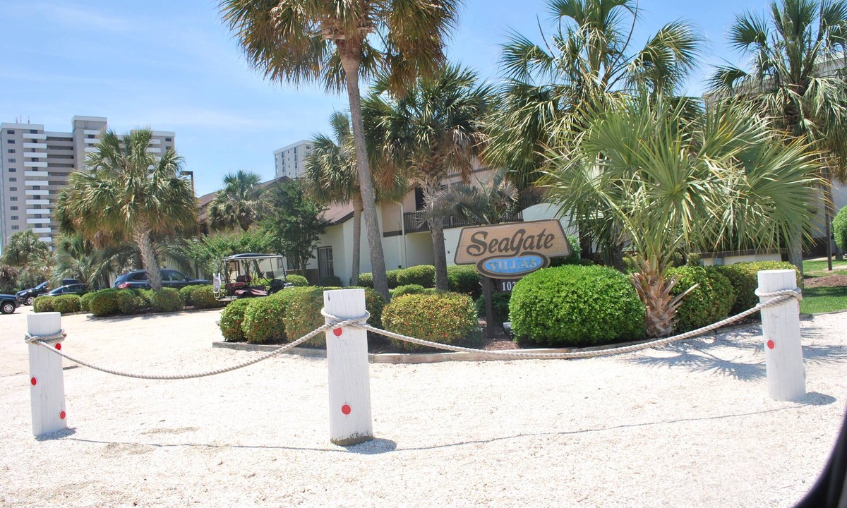 Arcadian Shores Villa | Fabulous Location, Quiet End Unit, Walk To The Beach,Apache Pier & Fishing Lake