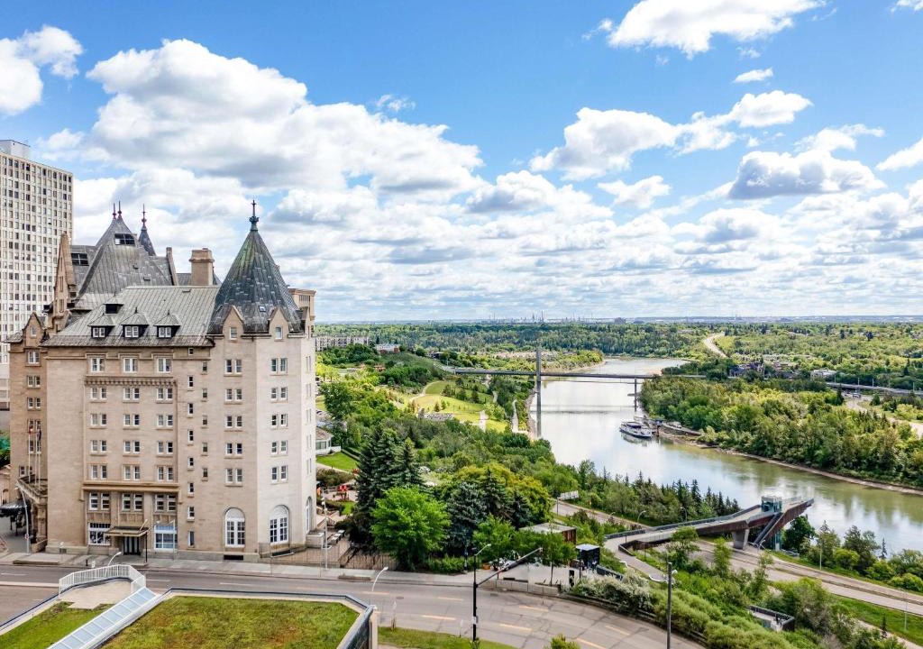 Downtown Edmonton Hotel | Fairmont Hotel Macdonald