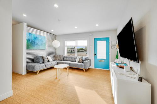 Cocoa Beach House | Family Friendly 2BR Villa in Downtown - 1 Block Walk to the Beach
