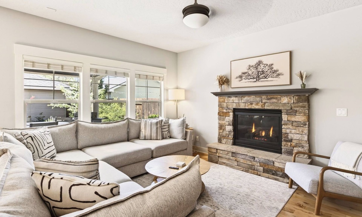 Depot Bench House | Family Friendly 4-bedroom Home with Hot Tub Near BSU, Downtown and Airport