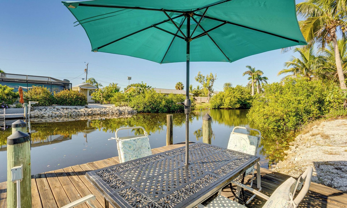 Englewood South House | Family-Friendly Englewood Rental w/Canal Views!