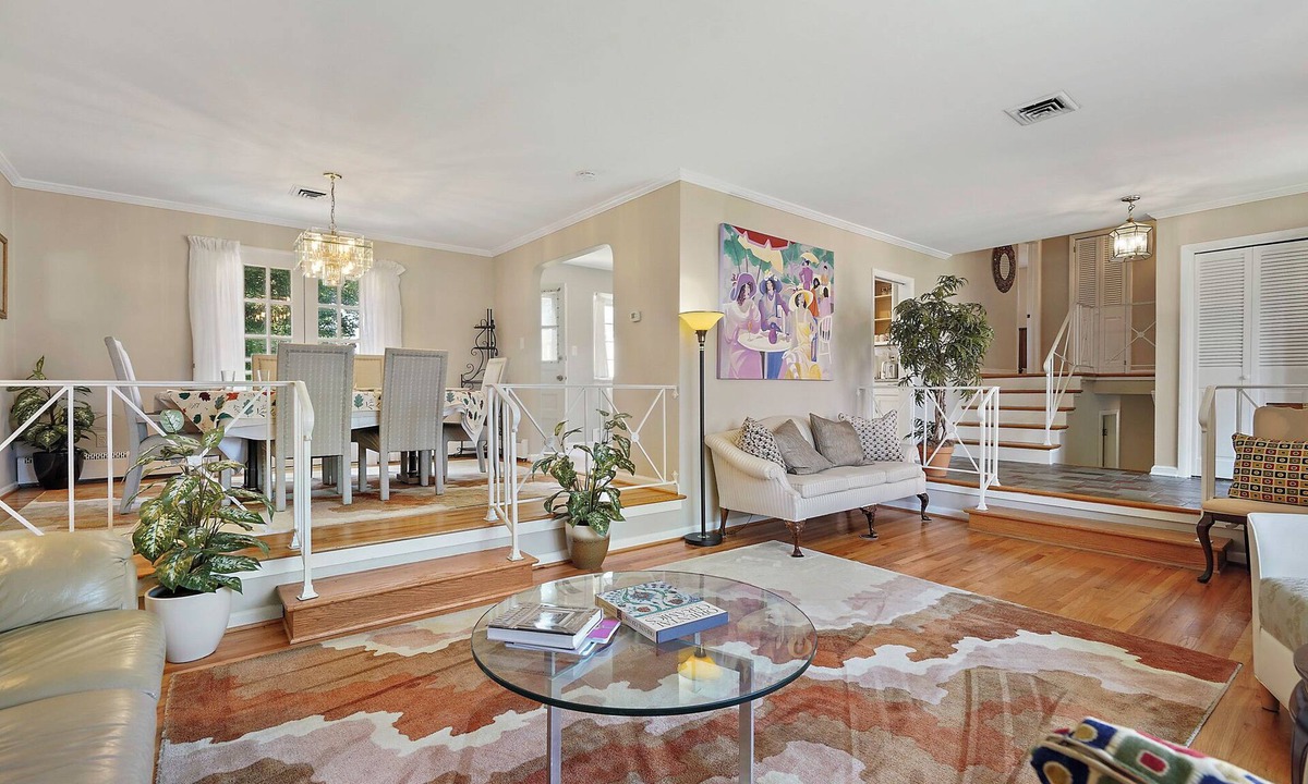 Seminary Hill House | Family friendly home, sleeps 8, close to DC attractions. New kitchen.