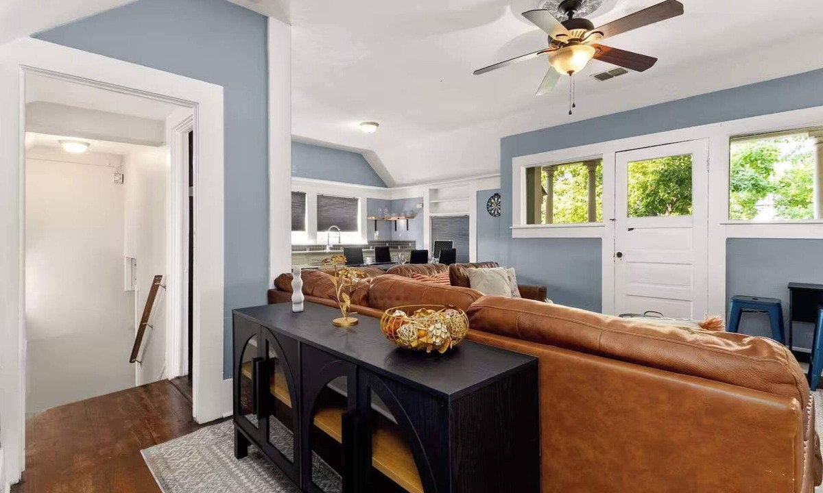 Southtown Cottage | Family-friendly Stay A Happy Getaway!