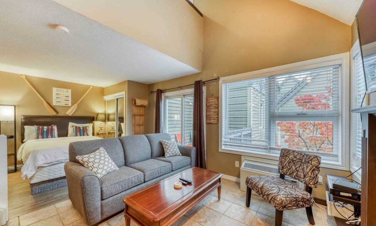 Craigleith Condo | Family North Creek Condo w/Pool, Hot Tub, Tennis!