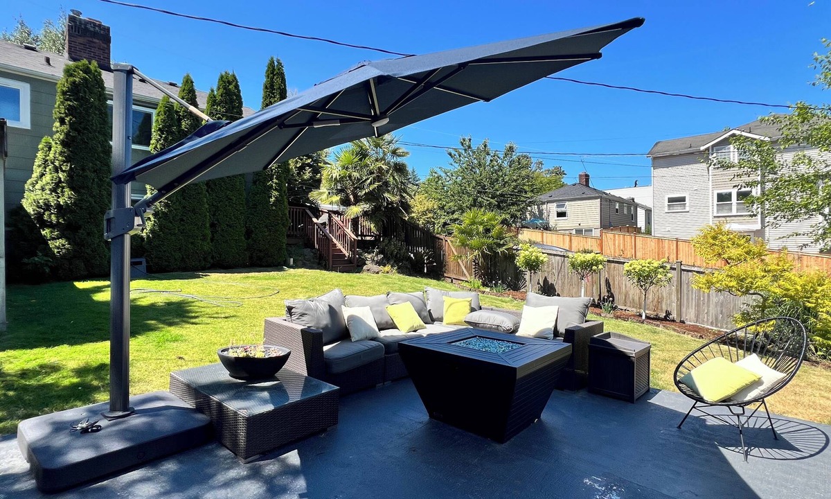 Lawton Park House | Family Oasis - Huge Yard · Toys · Fire Pit · 3BR+ Near Queen Anne/Ballard