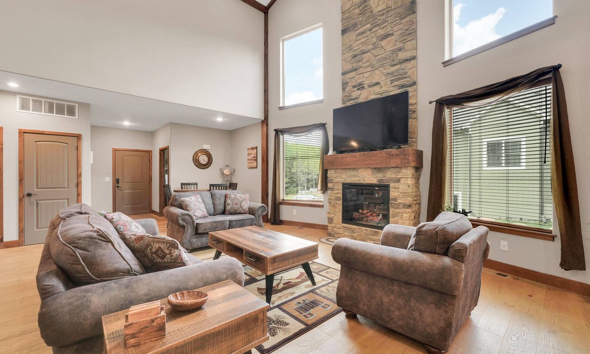 Hollister House | Family Style 6 Bedroom Home, 2 Pools, New Patio Furniture! Clean & Relaxing!