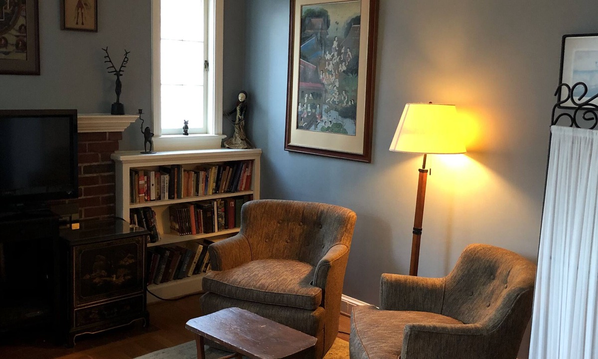 Woodmont Triangle Apartment | Fine Art and Garden Views near Bethesda metro