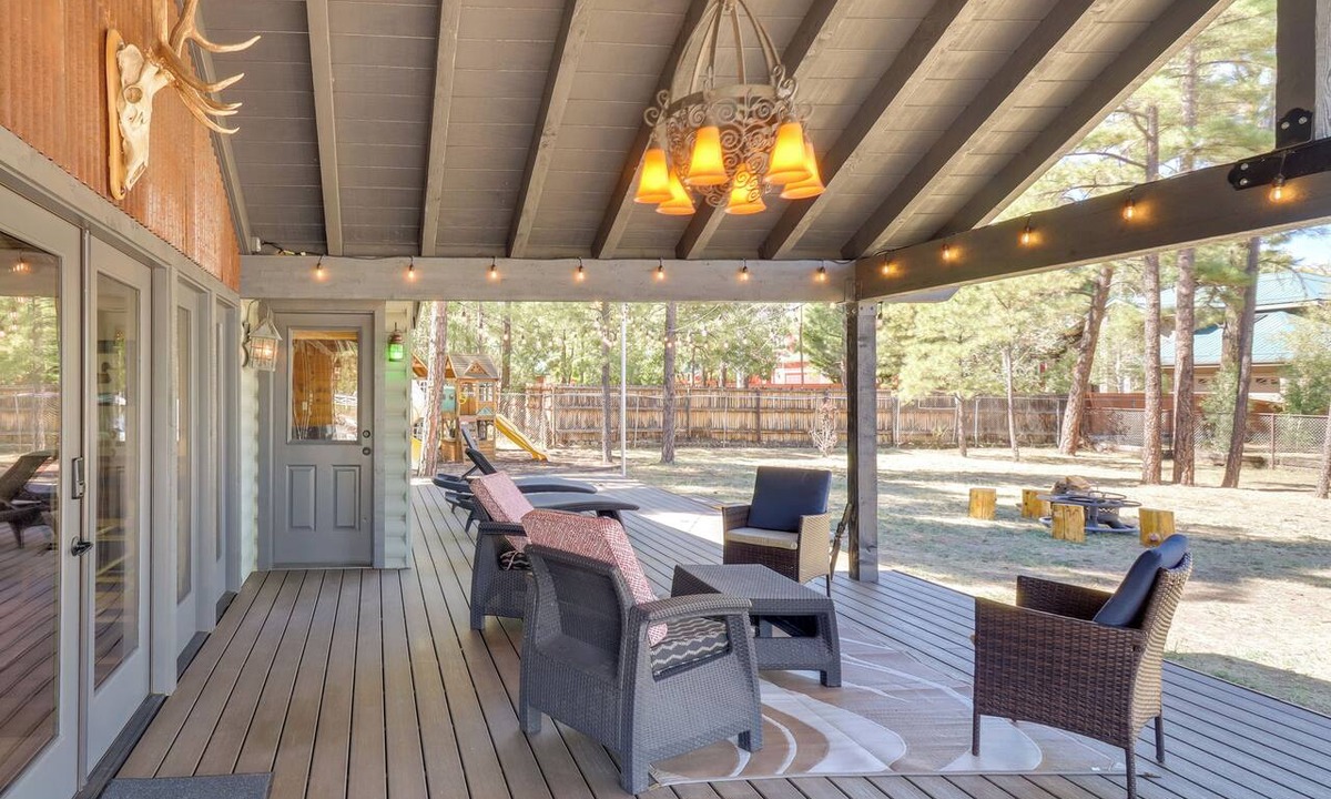 Pinetop-Lakeside Cottage | Fire Pit & Grill: Waterfront Cabin in Lakeside!