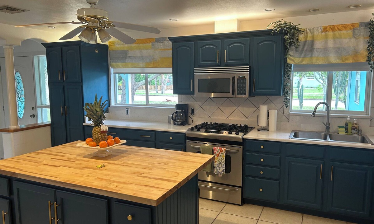 Surfside Estates House | Florida Escape Gym, Pool Sauna, Kayaks, Bicycle