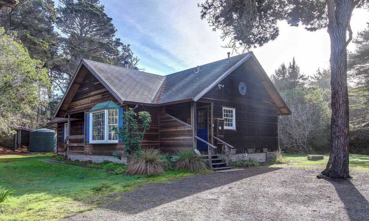 Cleone Cabin | Fort Bragg Cottage - Walk to the Beach & Bluffs