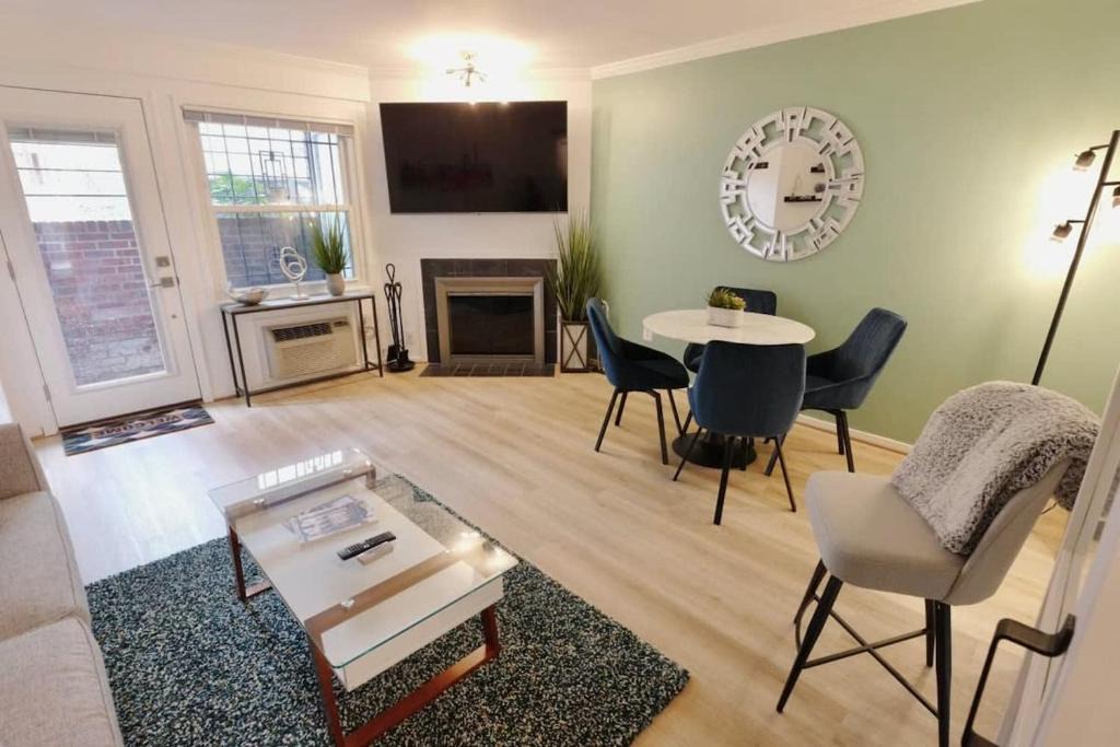 Dupont Circle Apartment | Four Reasons- Location Food Night Life Comfort