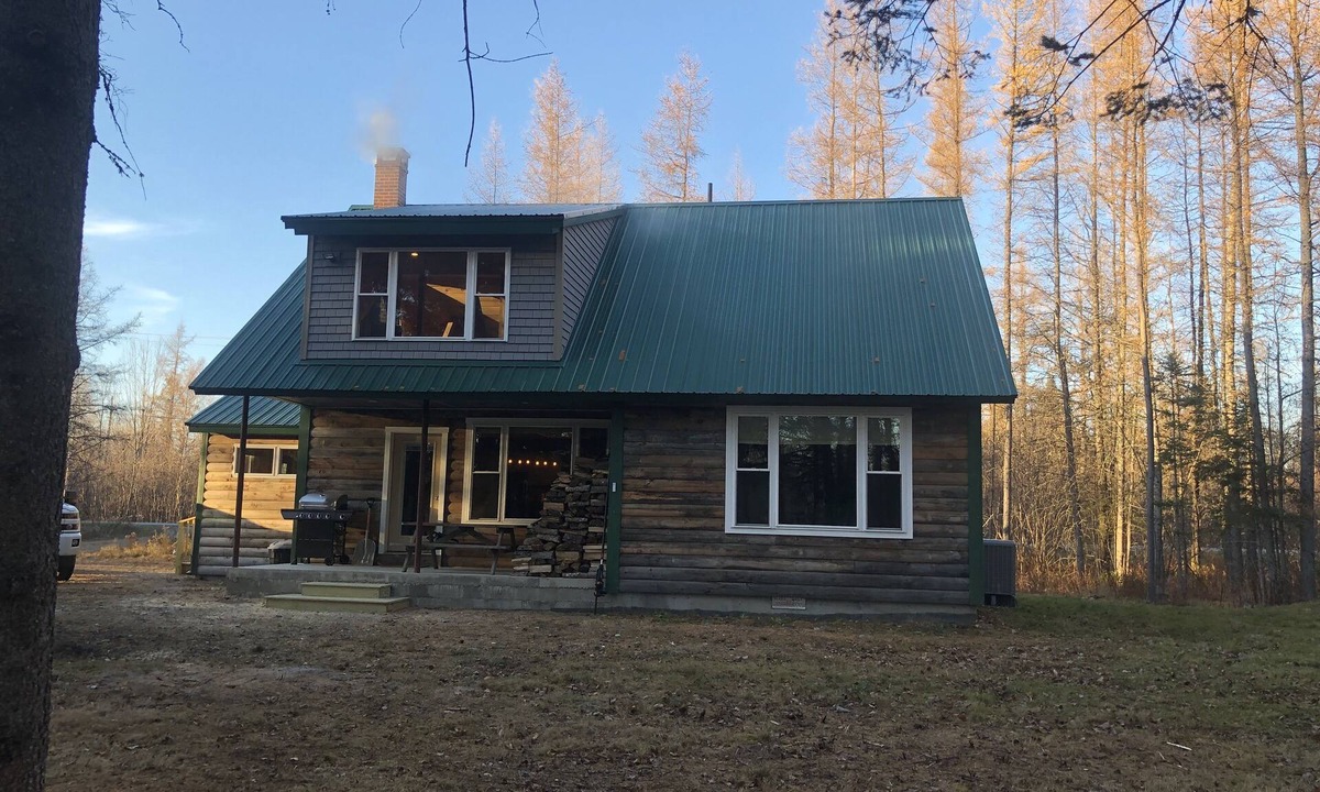 Jackman House | Four Season Log Cabin on Moose River