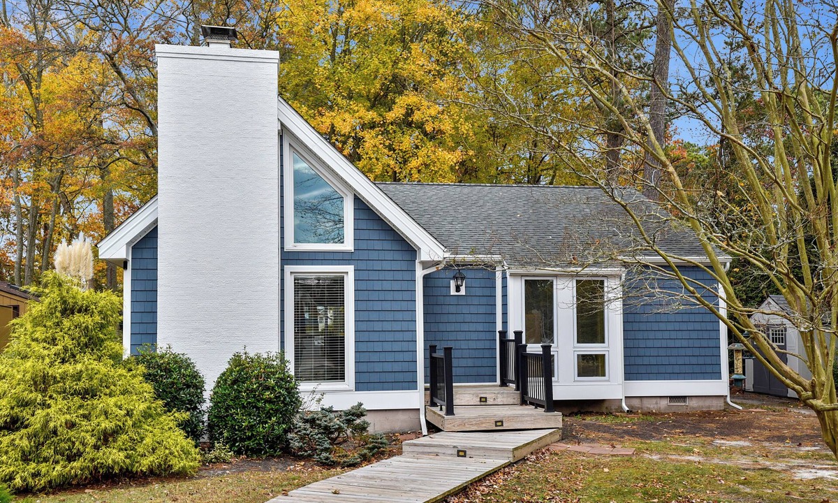 Bethany Beach Cottage | Free Golf at Bear Trap Dunes and MORE! Family friendly comfy & cozy Bethany Beach vacation home with all the cottage charm imaginable!