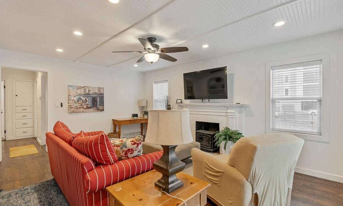 Provo House | FrontRunner Station, Provo Airport CloseBy & Parks