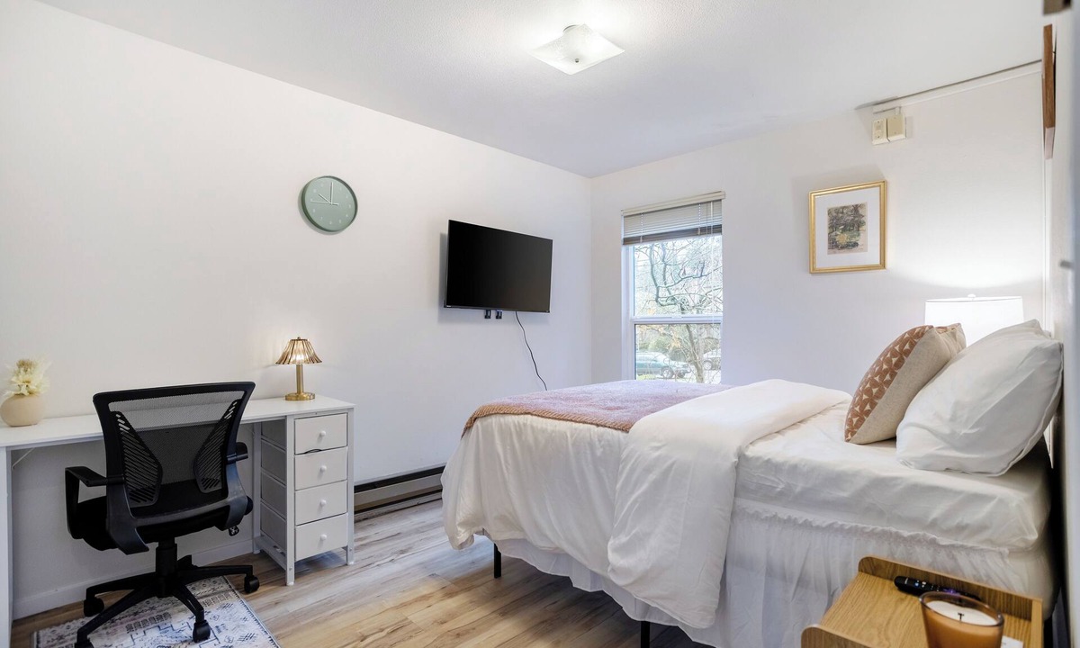 North Queen Anne Apartment | Fully Furnished Private Room in Queen Anne Seattle