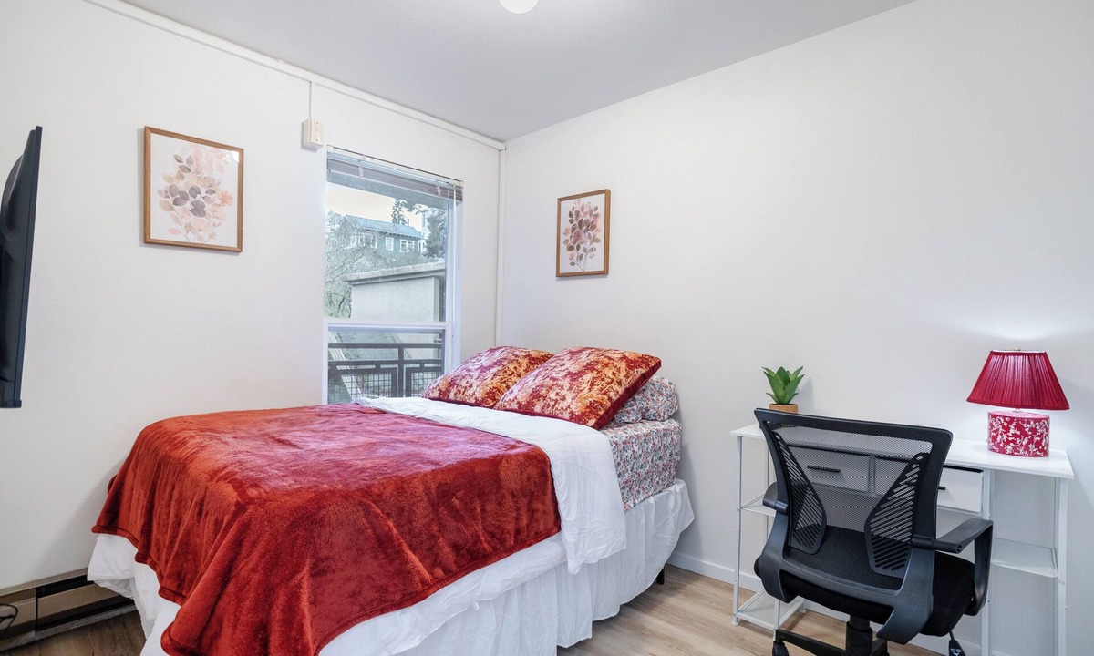 North Queen Anne Apartment | Fully Furnished Private Room in Queen Anne Seattle