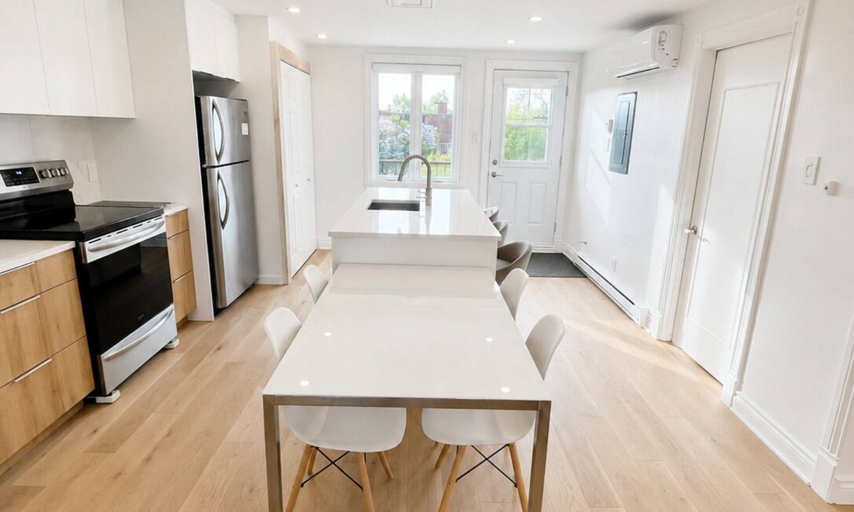 Longue-Pointe Apartment | Fully Renovated Furnished 1-Bedroom+Office Apt Appt 4 1/2 entièrement rénové